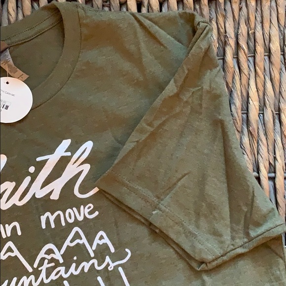 NWT Green Graphic T - Picture 5 of 5